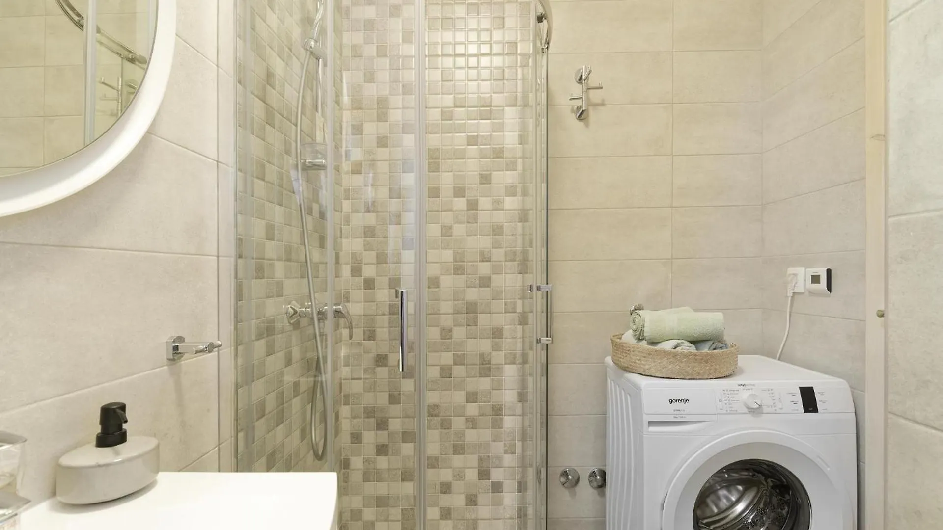 Studio Apartments Nada أوماغ