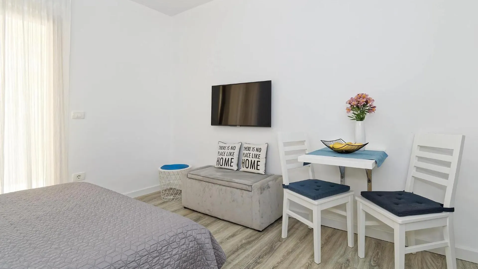 Studio Apartments Nada أوماغ