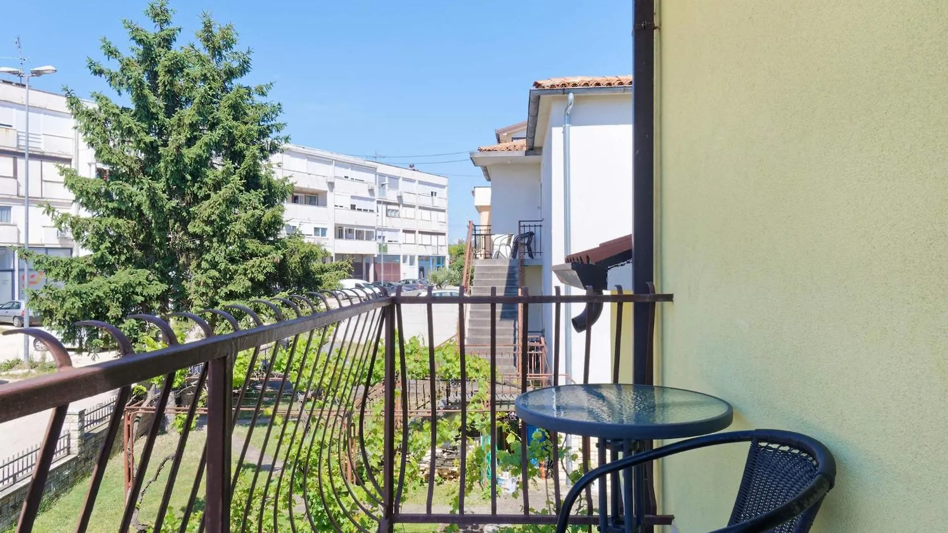 Studio Apartments Nada أوماغ
