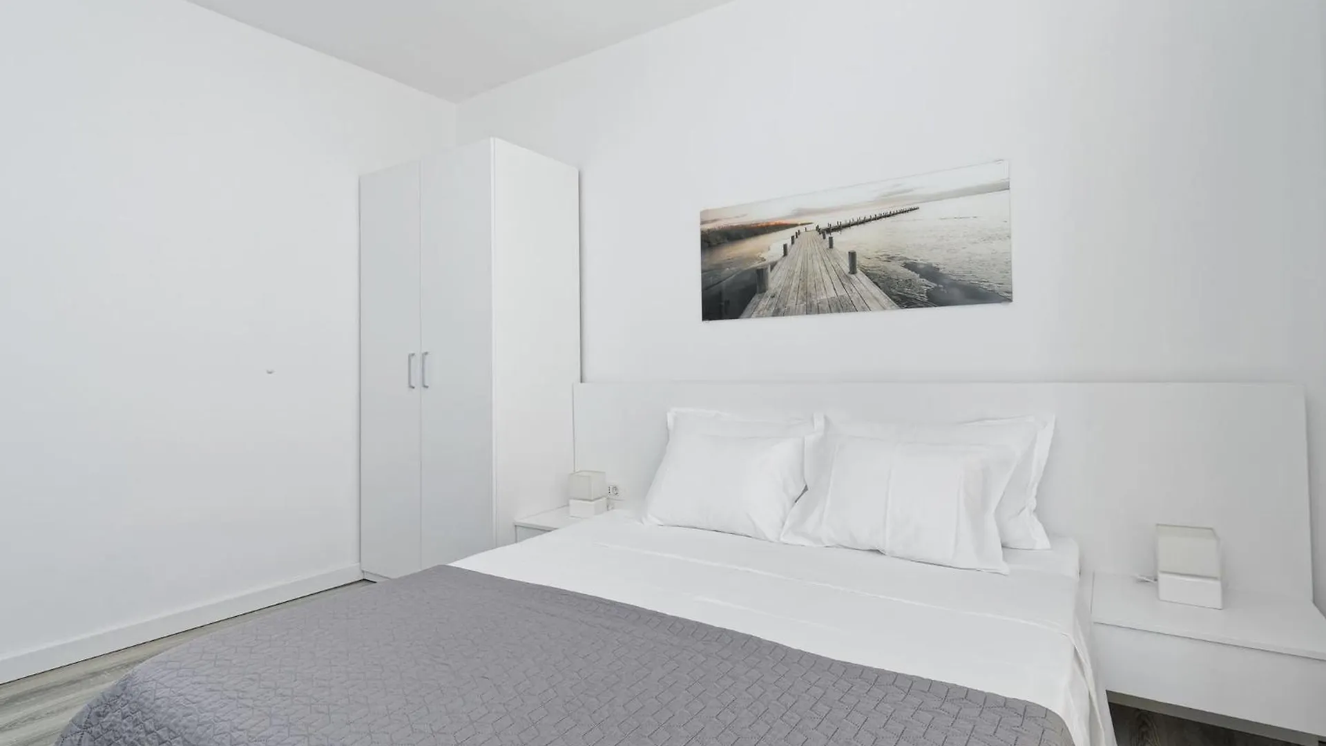 Studio Apartments Nada أوماغ